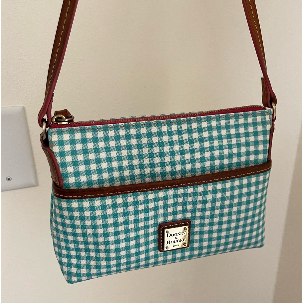 Dooney and Bourke Crossbody bag (FIRM❤️)